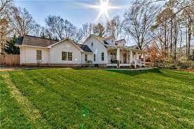 Building Photo - 202 Kenneth Dr