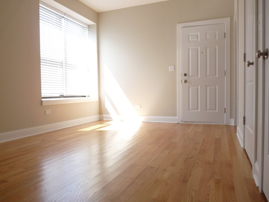 Primary Photo - 4153 N Kimball Ave