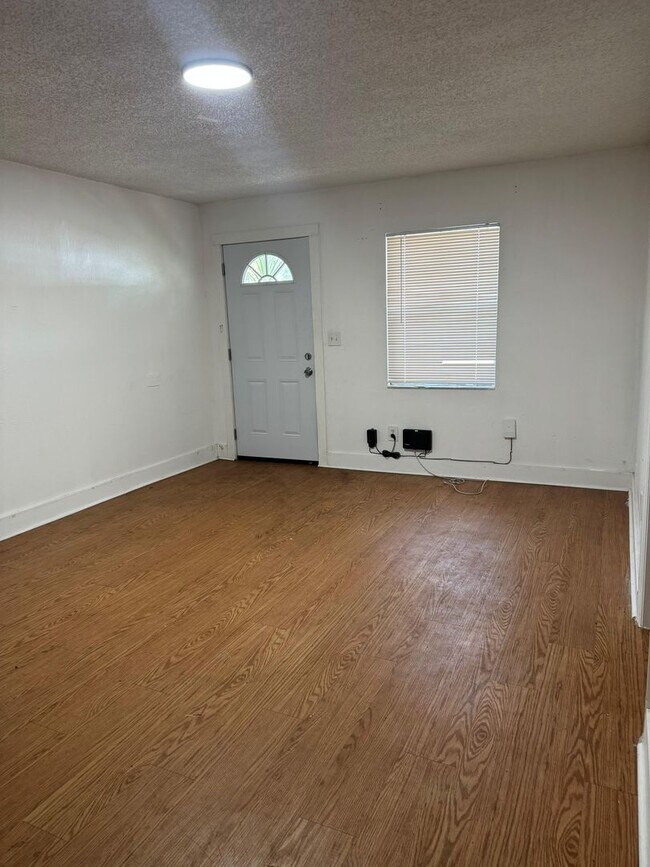 Foto del edificio - 5/2. Available Now Tampa ! Ask about specials