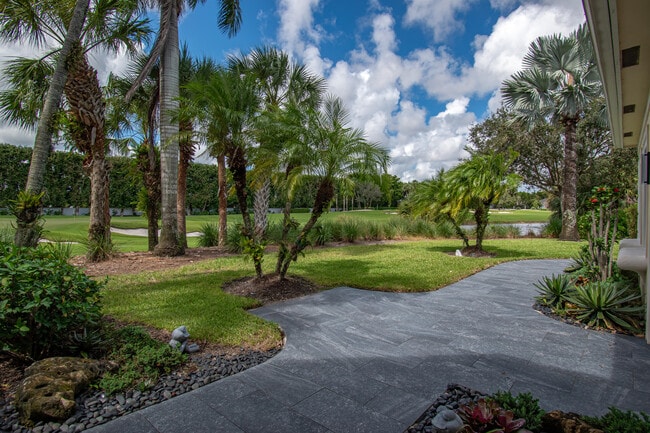 Foto del edificio - 7916 Montecito Pl