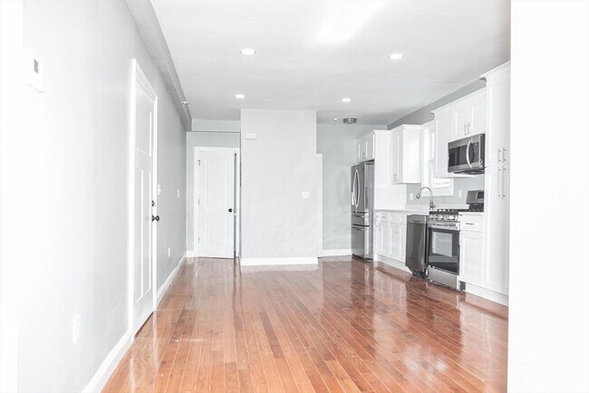 Building Photo - 16 Gaston St