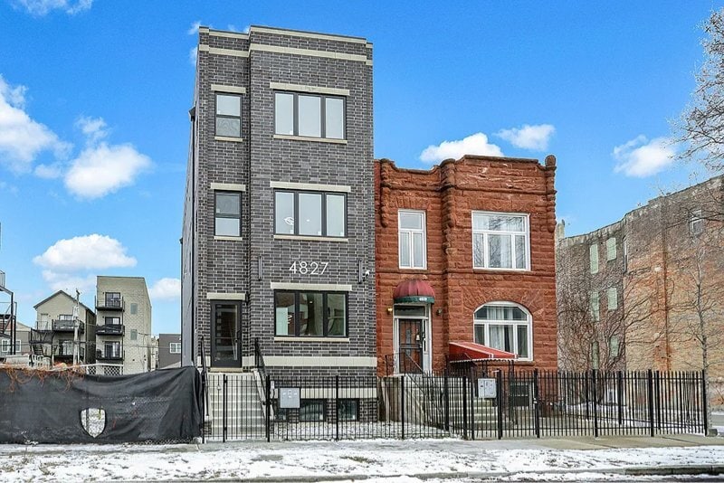 Photo - 4827 S St Lawrence Ave (Chicago, IL)