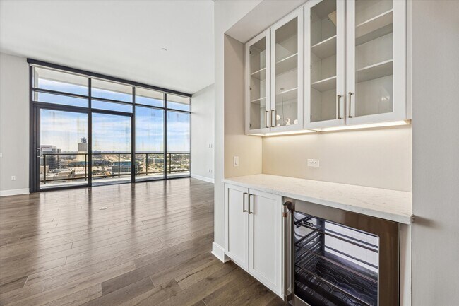 Building Photo - 9757 Katy Fwy