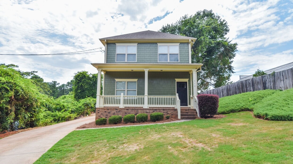 Foto principal - Four Bedroom Available Near Five Points