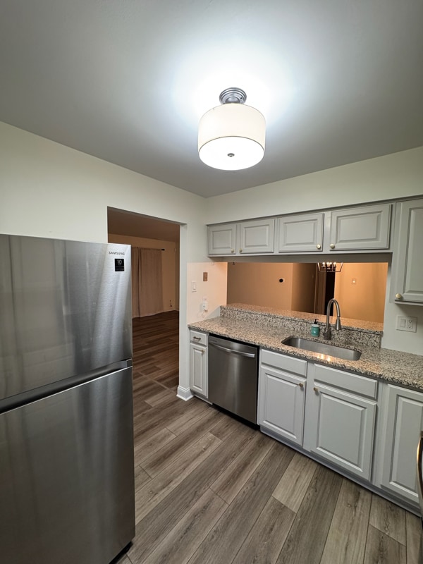 Building Photo - 347 Surrey Ct