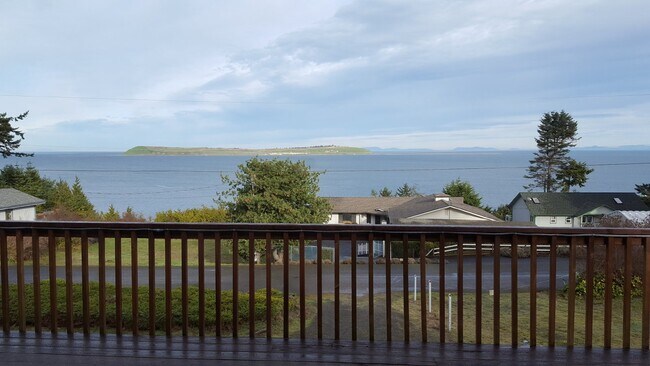 Foto del edificio - Beautiful water view home in Diamond Point...