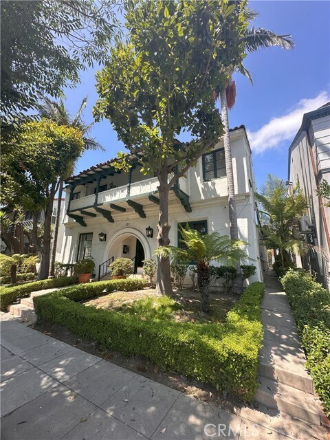 Foto del edificio - 137 S Roxbury Dr