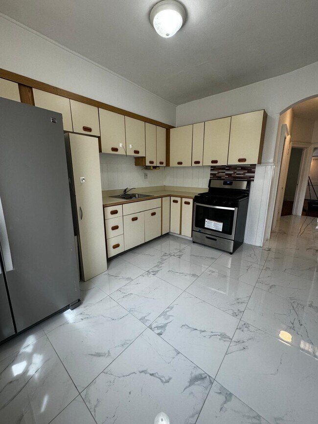 Foto del edificio - 76 W 45TH St