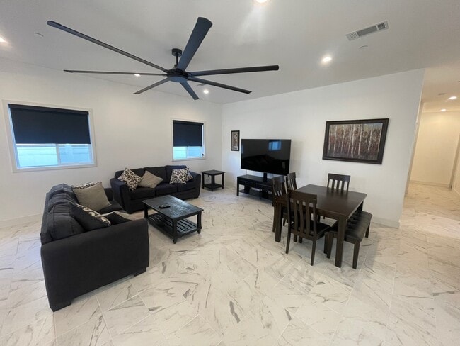 Foto del edificio - 1704 Duncan Way