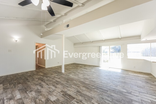 Foto del edificio - 274 Meadow Path Dr