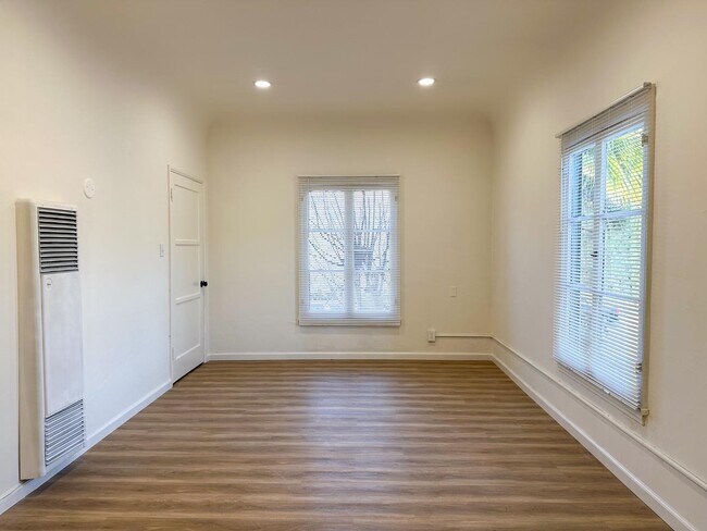 Foto del edificio - 810 E Chevy Chase Dr