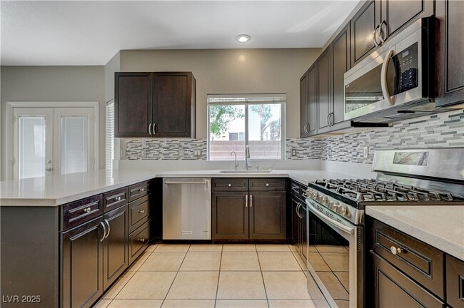 Building Photo - 971 Whispering Grove Ave