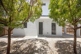 Building Photo - 3823 Thomas Ave