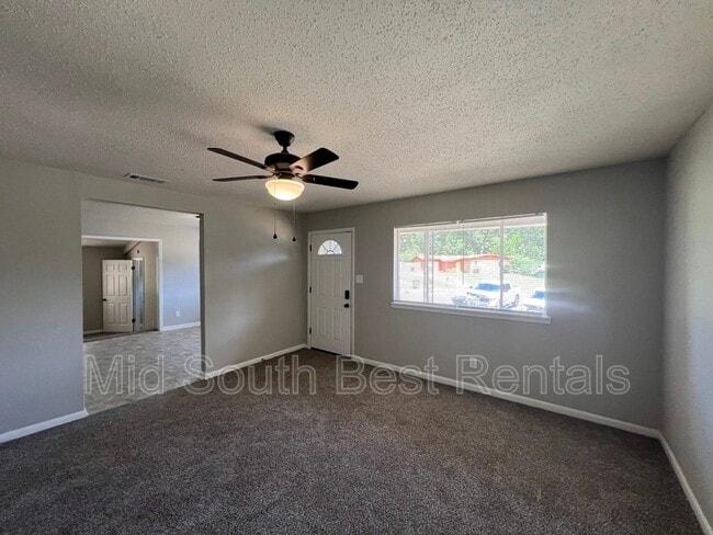 Building Photo - 2421 Debby Cove