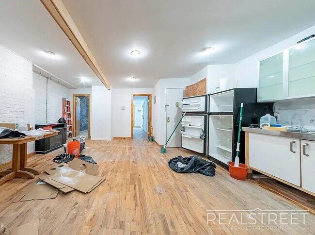 Foto del edificio - No Fee – 4 Bed / 1.5 Bath with Private Bac...