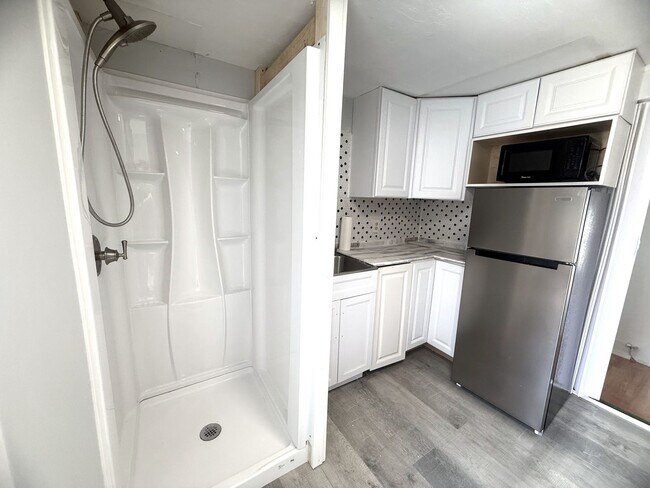 Building Photo - 8239 Suncoast Dr