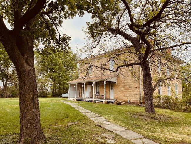 Foto del edificio - 7827 Old 77 Hwy