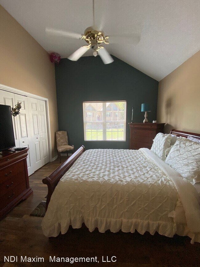 Building Photo - 4 br, 3 bath House - 1751 Graywood Drive SE