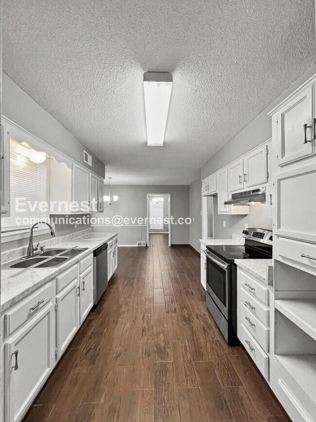 Foto del edificio - 3 Bed/3 Bath Home with Carport / Pet-Friendly / Available Now!