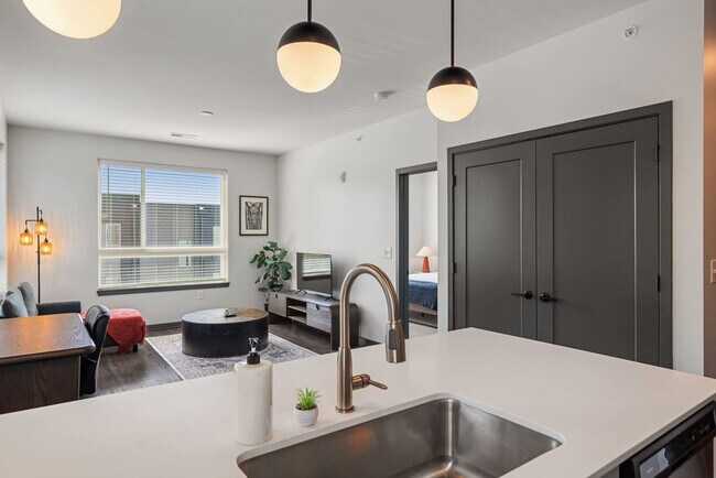 Foto del edificio - 6160 N Rural St