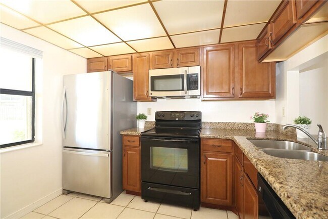 Foto del edificio - 10013 Winding Lake Rd