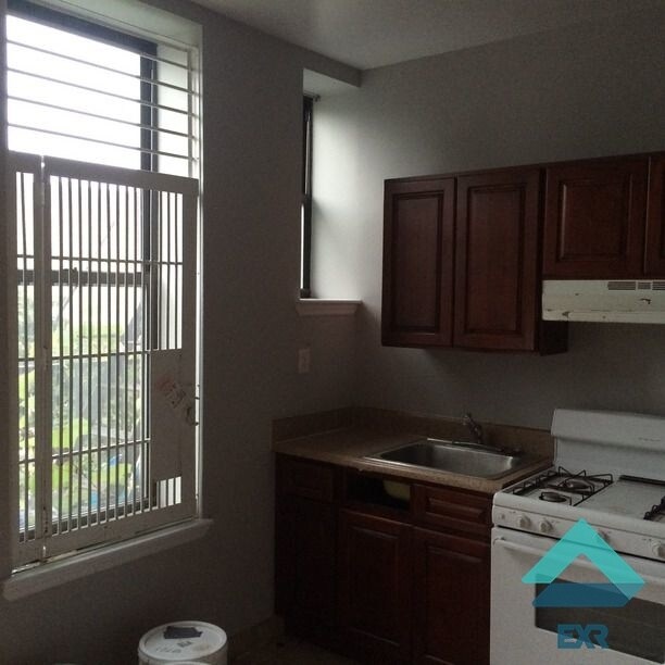 Foto del edificio - 568 Seneca Ave