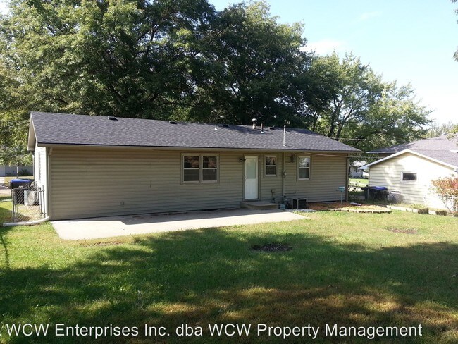Building Photo - 3112 SW Crest Dr