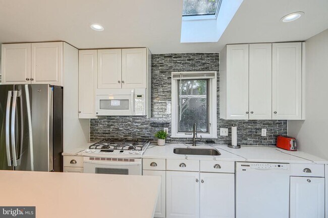 Foto del edificio - 520 White Oak Dr
