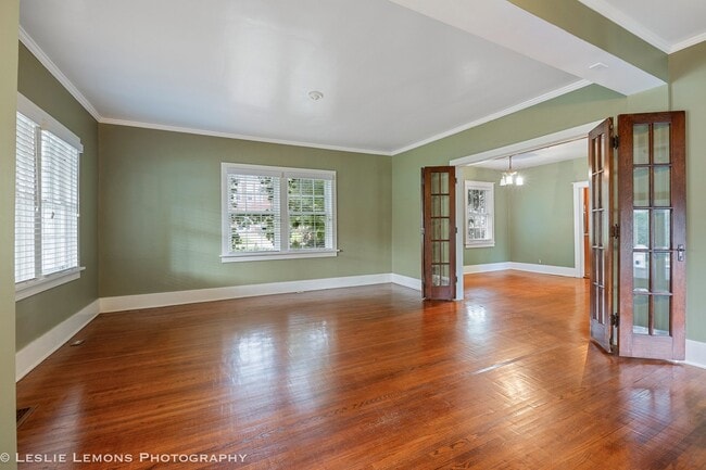 Building Photo - 241 W Van Buren Ave