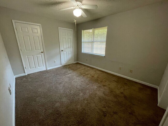 Foto del edificio - PRE-LEASING FOR AUGUST 2025! 1/2 OFF SECUR...
