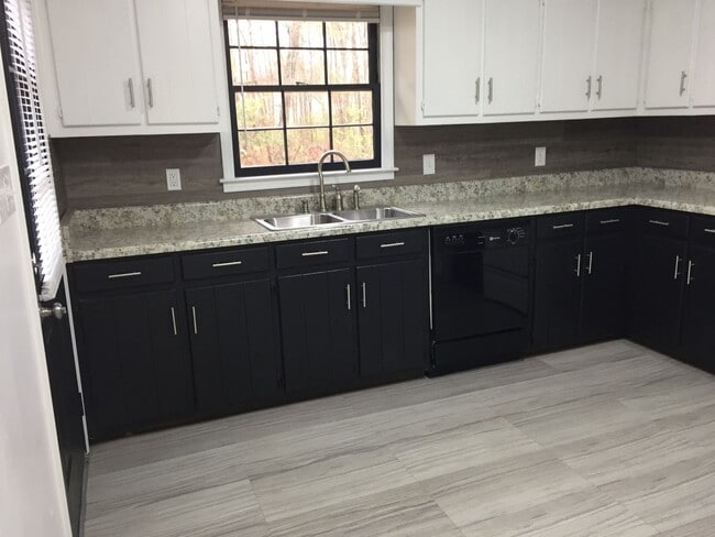 Building Photo - 95 Walenda Dr NW