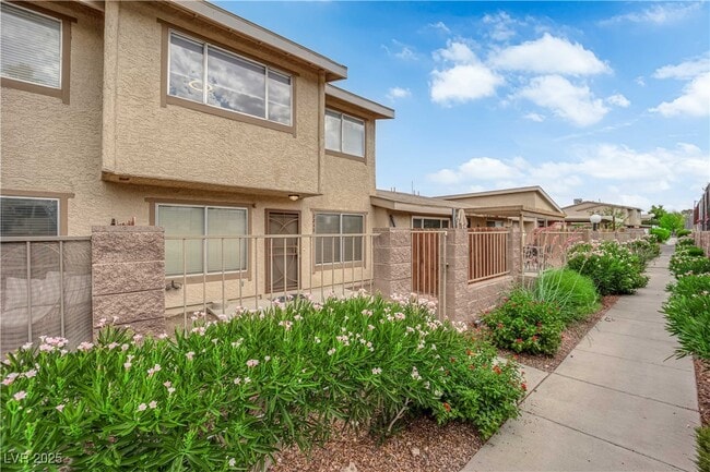 Foto del edificio - 2248 Short Pine Dr