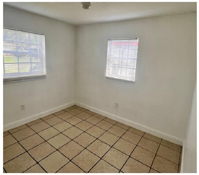 Building Photo - 6126 SW 22nd Ct