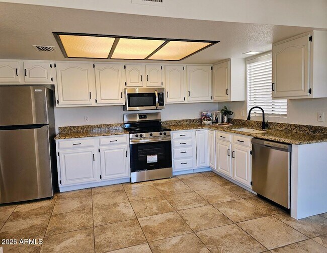 Foto del edificio - 16536 Lost Arrow Dr