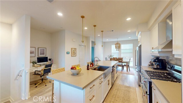 Foto del edificio - 685 W 17th St
