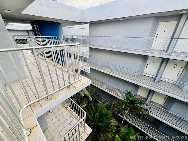 Foto del edificio - 8201 NW 8th St