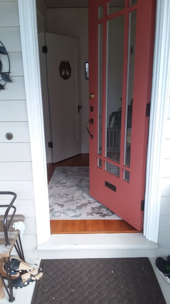 Front Entrance - 421 Woodford St