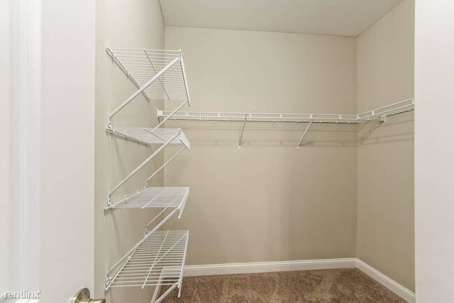 Foto del edificio - 889 Woodmeadow Way