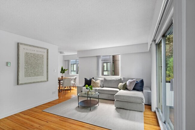 Photo du bâtiment - 2225 W 8th Ave