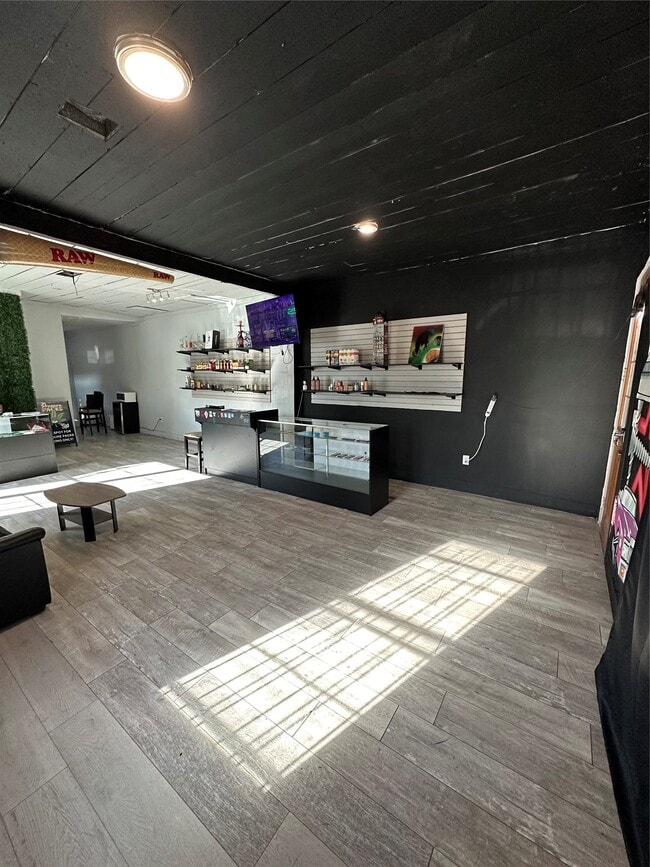 Building Photo - 304 Lockwood Dr