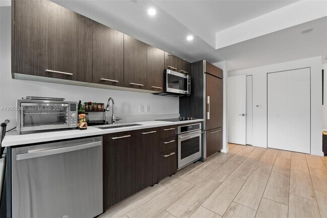 Foto del edificio - 45 SW 9th St