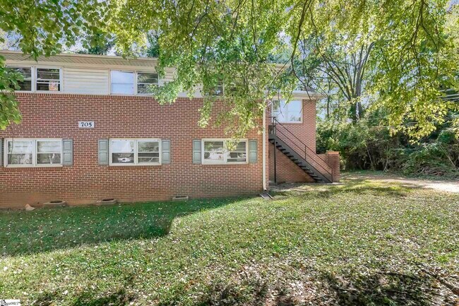 Building Photo - 705 Ravenel St