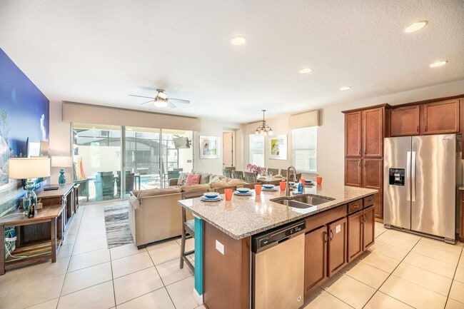 Building Photo - 1525 Carey Palm Cir