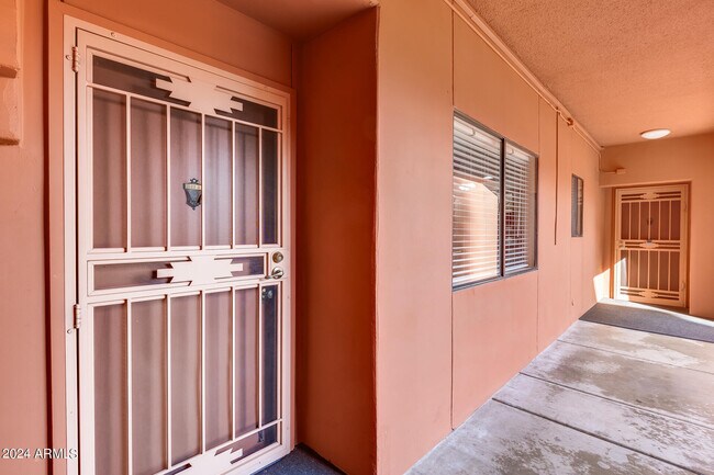 Foto del edificio - 12212 N Paradise Village Pkwy W