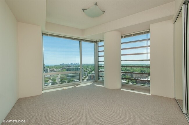 Foto del edificio - 1720 Maple Ave