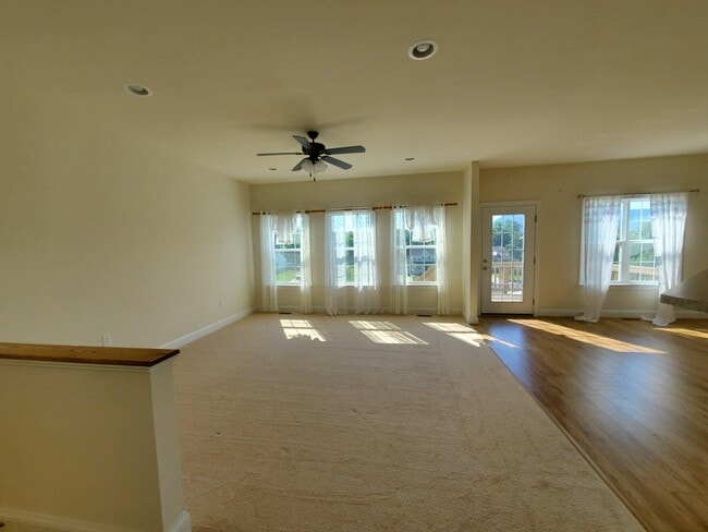 Building Photo - 233 Kanter Dr