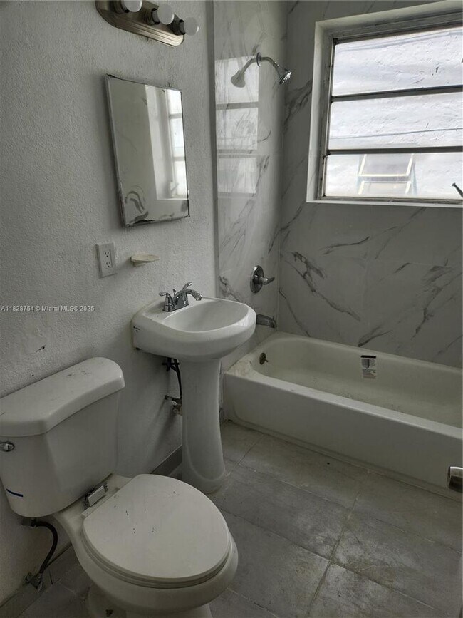 Foto del edificio - 271 NW 54th St