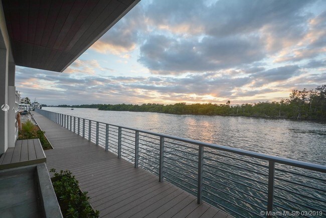 Foto del edificio - 5900 N Ocean Dr