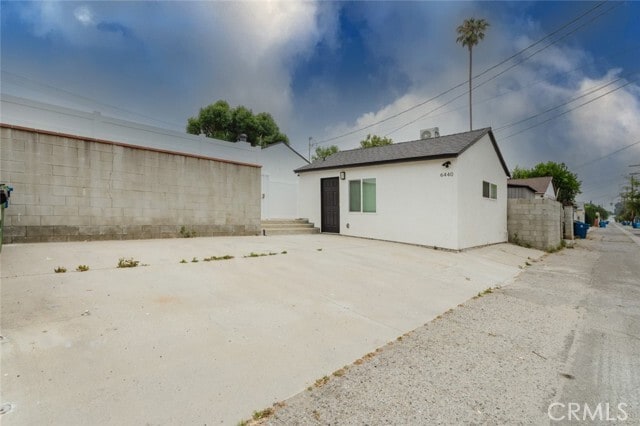 Building Photo - 6440 Lindley Ave