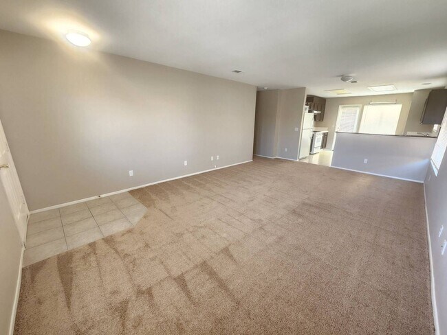 Building Photo - Don't Miss This Beautiful Desert Vista Home!